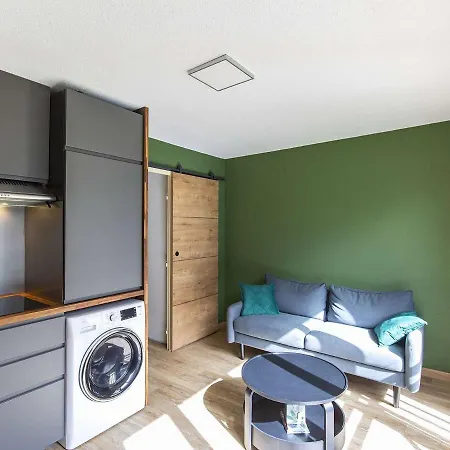 T2 Renove Avec Parking Proche Centre Et Telecabine - Fr-1-401-267 *