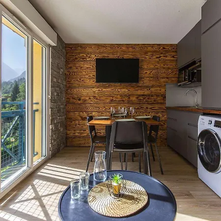 T2 Renove Avec Parking Proche Centre Et Telecabine - Fr-1-401-267 דירה *